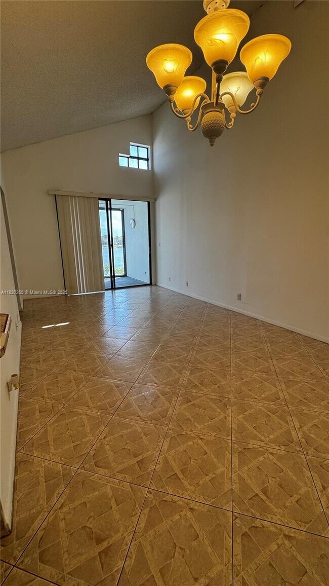 Foto del edificio - 212 Lake Pointe Dr