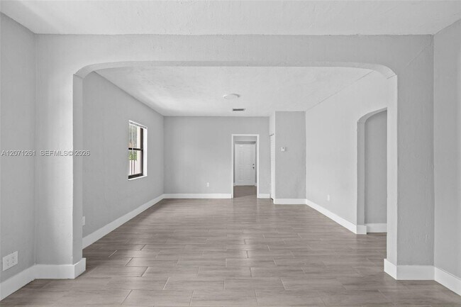 Foto del edificio - 1227 NW 27th St