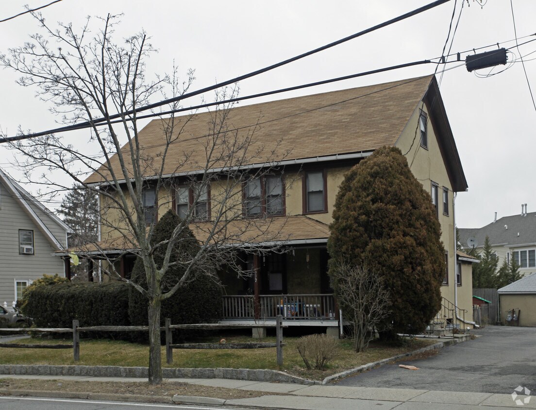 225227 Lexington Ave, Oyster Bay, NY 11771 Apartments in Oyster Bay