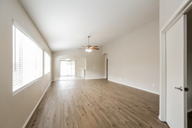 Building Photo - 5802 S 54th Ln