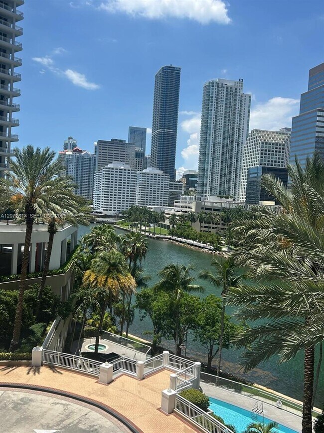 Foto del edificio - 901 Brickell Key Blvd
