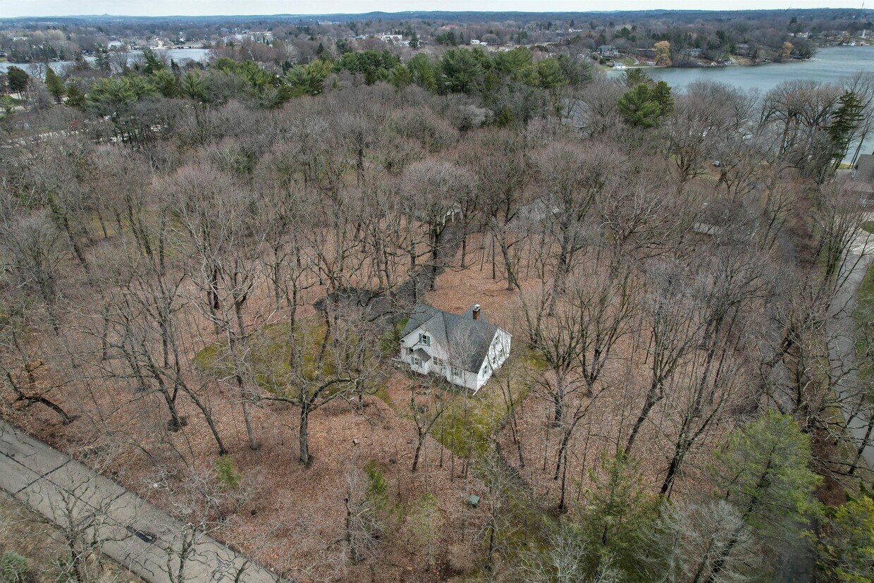 4860 Hewitts Point Rd, Oconomowoc, WI 53066 House for Rent in