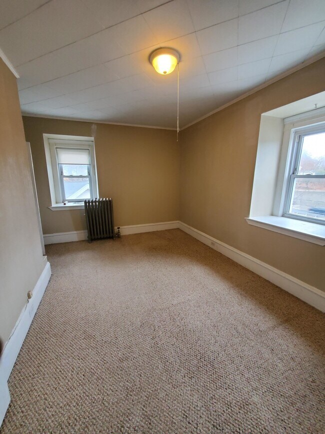 Building Photo - 417 Auburn St