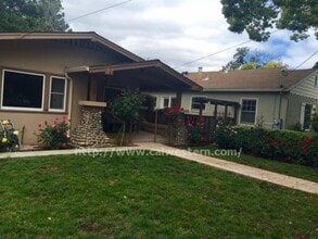 Building Photo - 320 Bush St