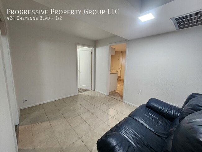 Building Photo - 424 Cheyenne Blvd
