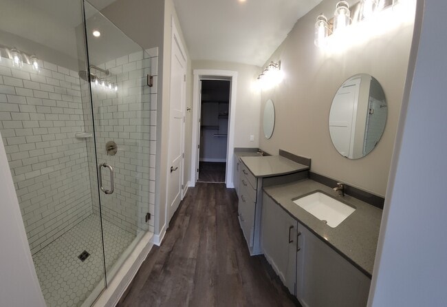Bathroom and walk-in closet #1 - 232 Mulberry St