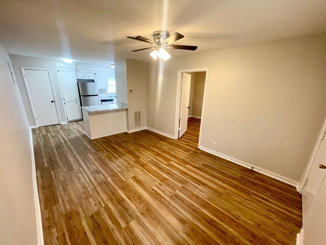 1 Bedroom/1 Bath Duplex Unit Available for Rent in Brandon! - 1 Bedroom/1 Bath Duplex Unit Available for Rent in Brandon!