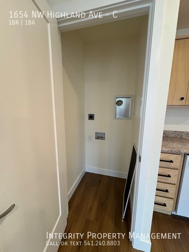 Foto del edificio - 1654 NW Highland Ave