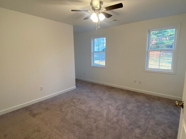 Foto del edificio - 1014 Middlebrook Ave