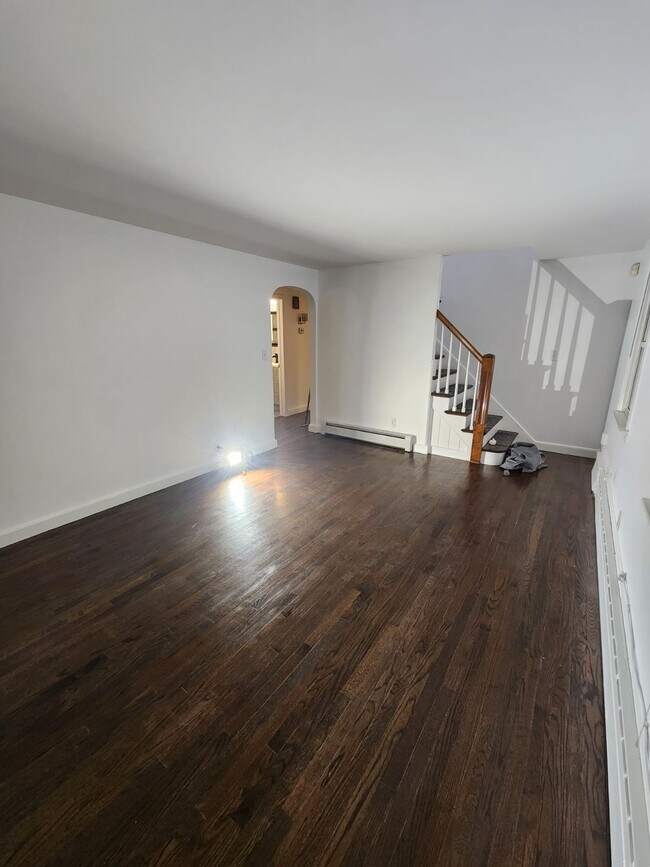 Living room - 457 Lincoln Ave