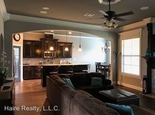 Building Photo - 205 Tymark Dr