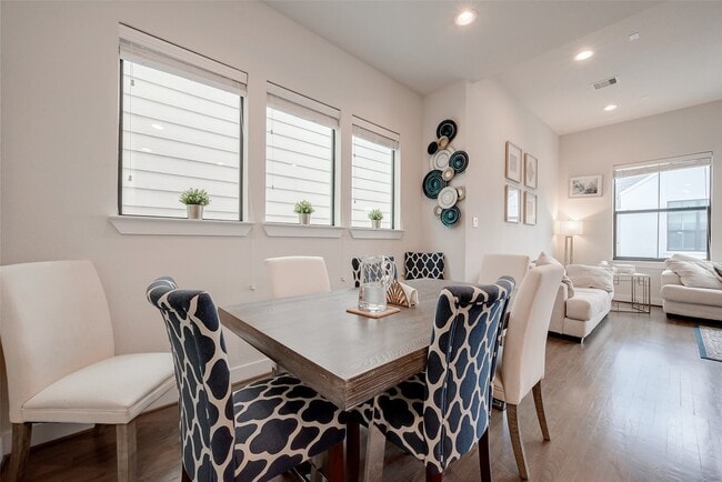 Foto del edificio - 3904 Tulane Oak Dr