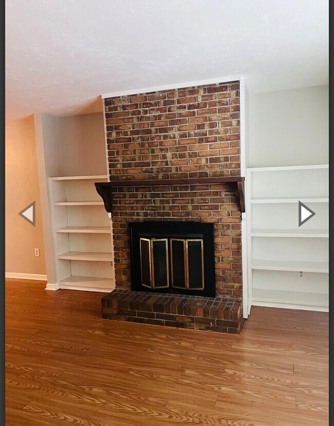 Foto del edificio - 581 Holyoke Ct
