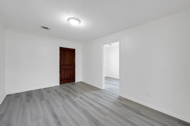 Building Photo - 214 N Hagerman St
