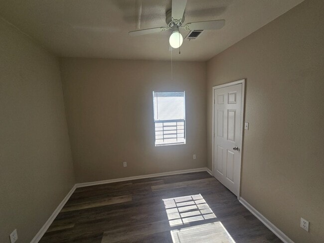 Building Photo - 1313 Flood St