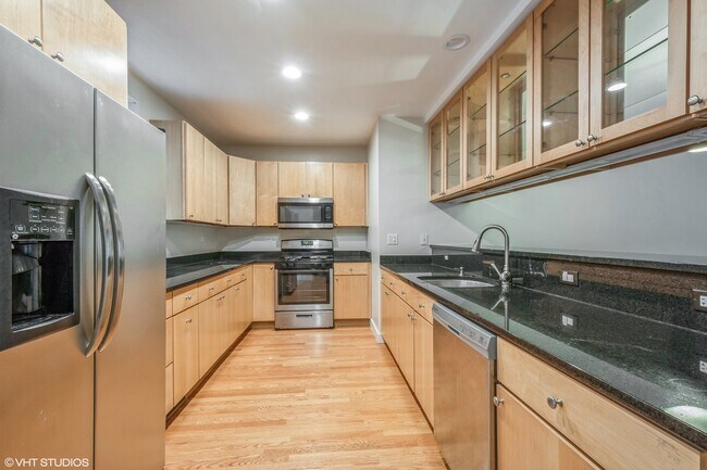 Building Photo - 7209 N Oakley Ave