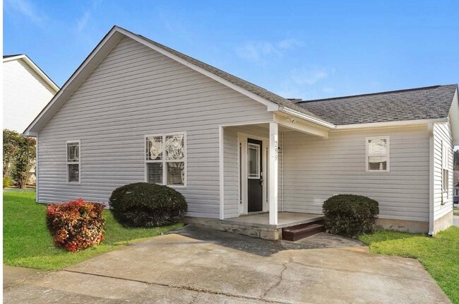 Building Photo - 298 Maynard South Dr