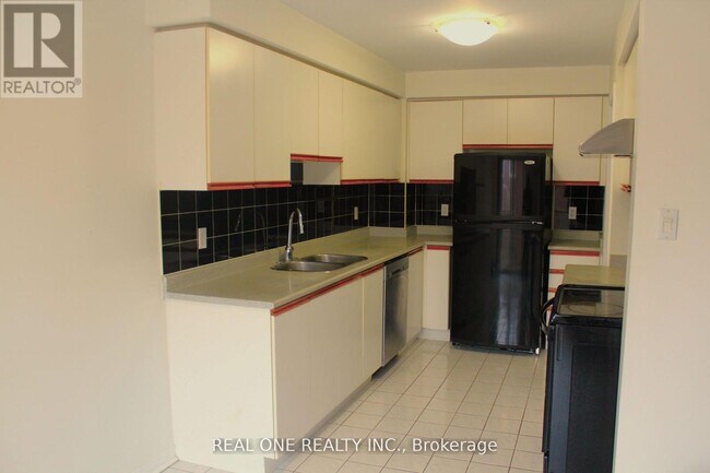 Building Photo - 2550 Thomas St