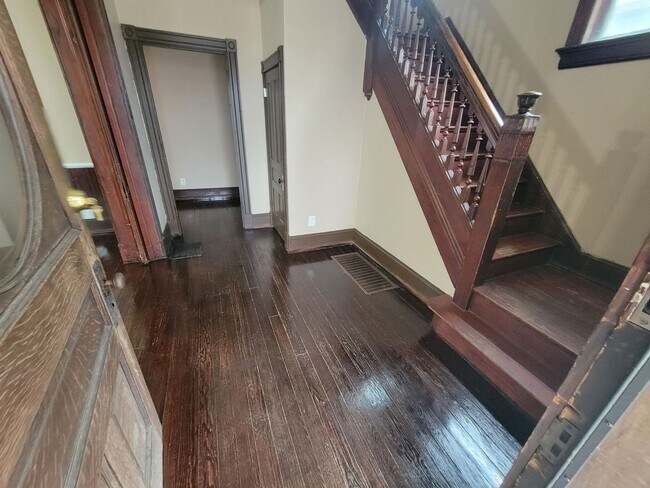 Foto del edificio - 517 North D St 5BR/2BA (Hamilton)