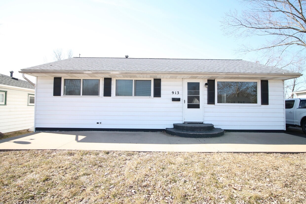 Primary Photo - 913 Hawthorne Dr