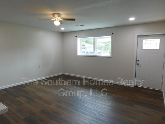 Foto del edificio - 1656 Ward Rd
