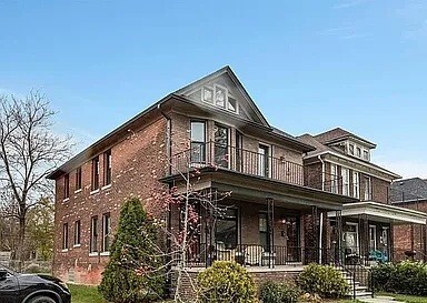Building Photo - 613 Belmont St