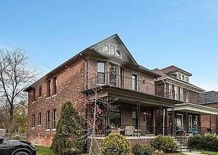 Building Photo - 613 Belmont St