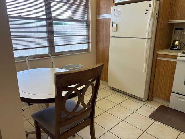 Building Photo - 2202 Lucaya Bend