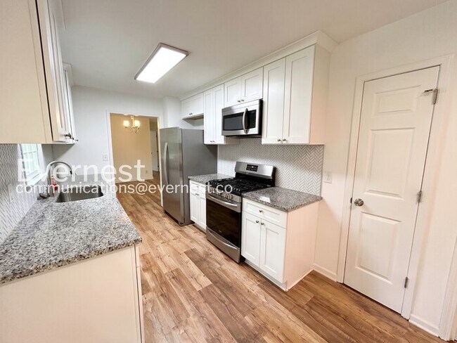 Foto del edificio - 323 N Briar Ridge