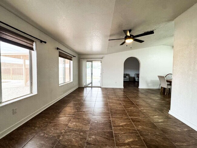 Foto del edificio - "Charming 3-Bedroom, 2 Bathroom Pool Home in Ocotillo!"