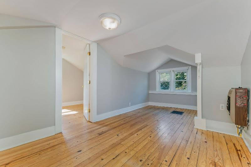 Primary Photo - 304 College St