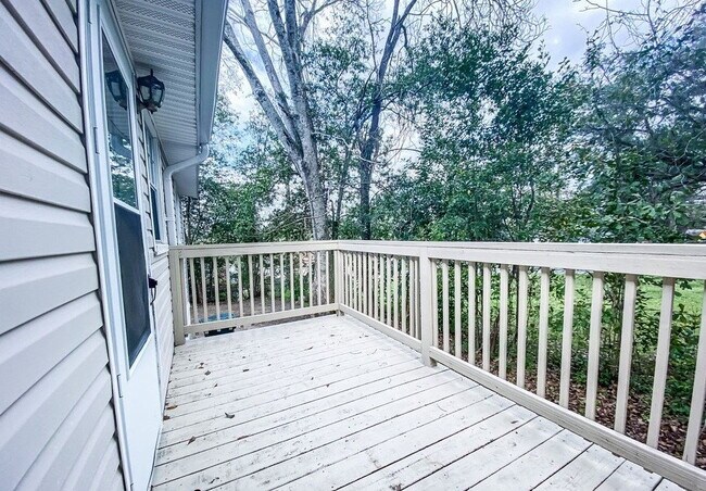 Foto del edificio - Gorgeous 3bed 1 and a half bath home.