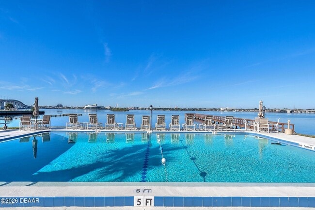 Foto del edificio - 144 S Halifax Ave