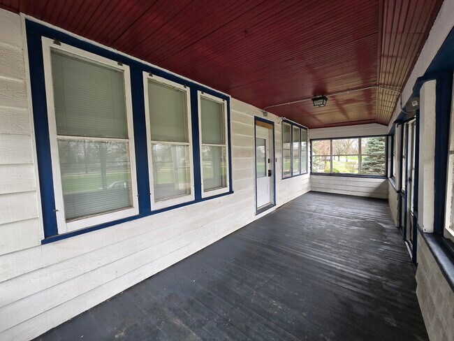 Foto del edificio - 249 E Park Blvd