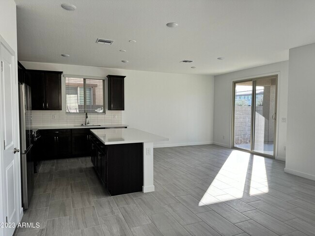Building Photo - 1066 S 150th Dr