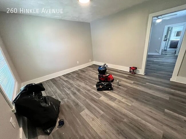 Foto del edificio - 260 Hinkle Ave