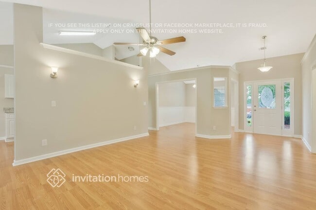 Foto del edificio - 735 Arbour Glenn Ct NW