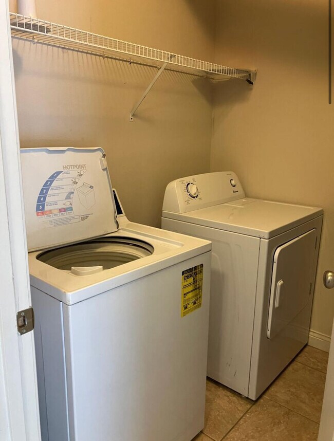 Foto del edificio - 1310 Stags Way