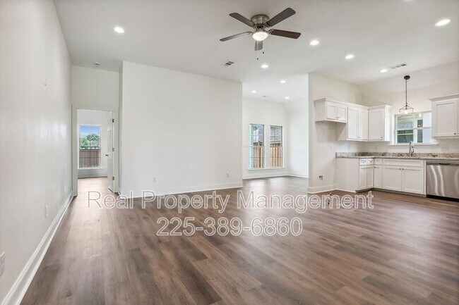 Foto del edificio - 7744 Cedar Trail Dr