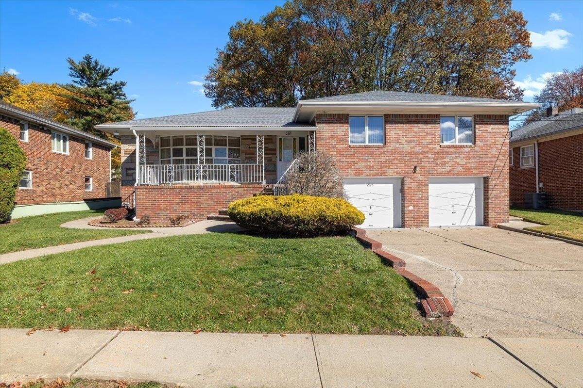 Primary Photo - 255 Forest Rd
