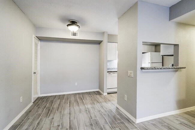 Building Photo - 1880 White Oak Dr