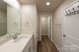Building Photo - 5290 Brailey Cir