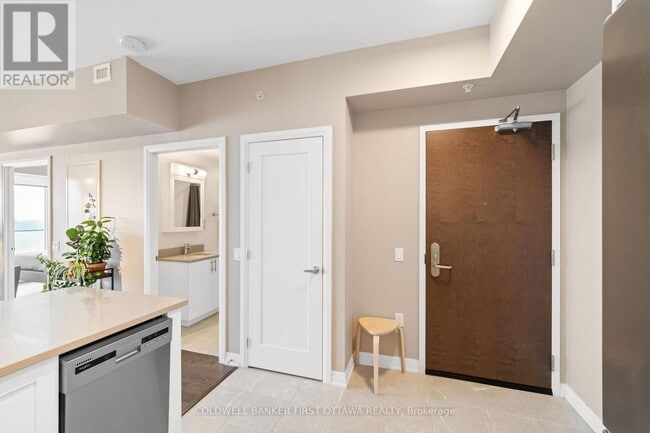 Photo du bâtiment - 805 Carling Ave