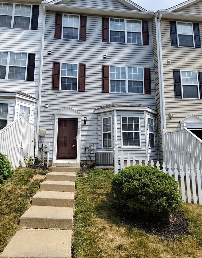 Charming 3 BR, 2.5 BA Townhome Townhome Rentals in Owings Mills MD