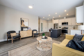 Building Photo - Elio Apartments