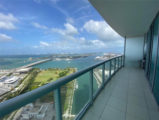 Foto del edificio - 888 Biscayne Blvd