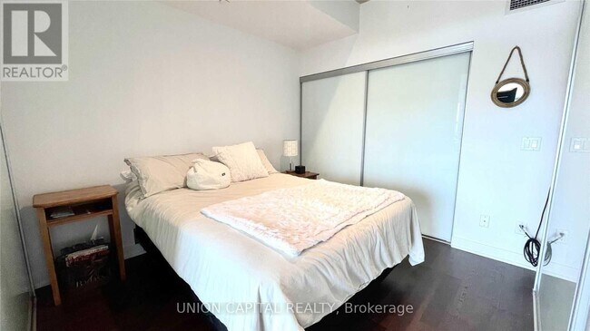 Building Photo - 1190 Dundas St E