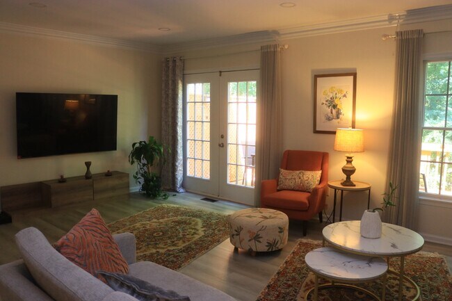 Foto del edificio - 6012 Loganwood Dr
