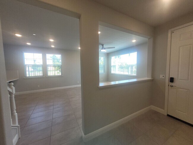 Building Photo - New home in Rancho Cordova in Veranda at S...
