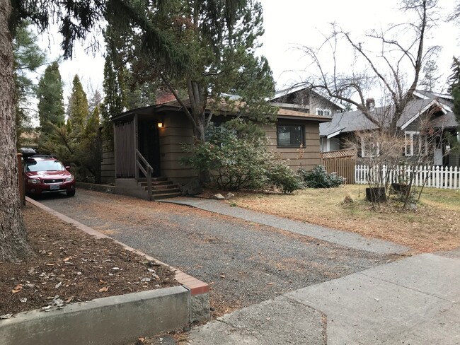 Building Photo - Cute and Cozy Westside Bungalow
